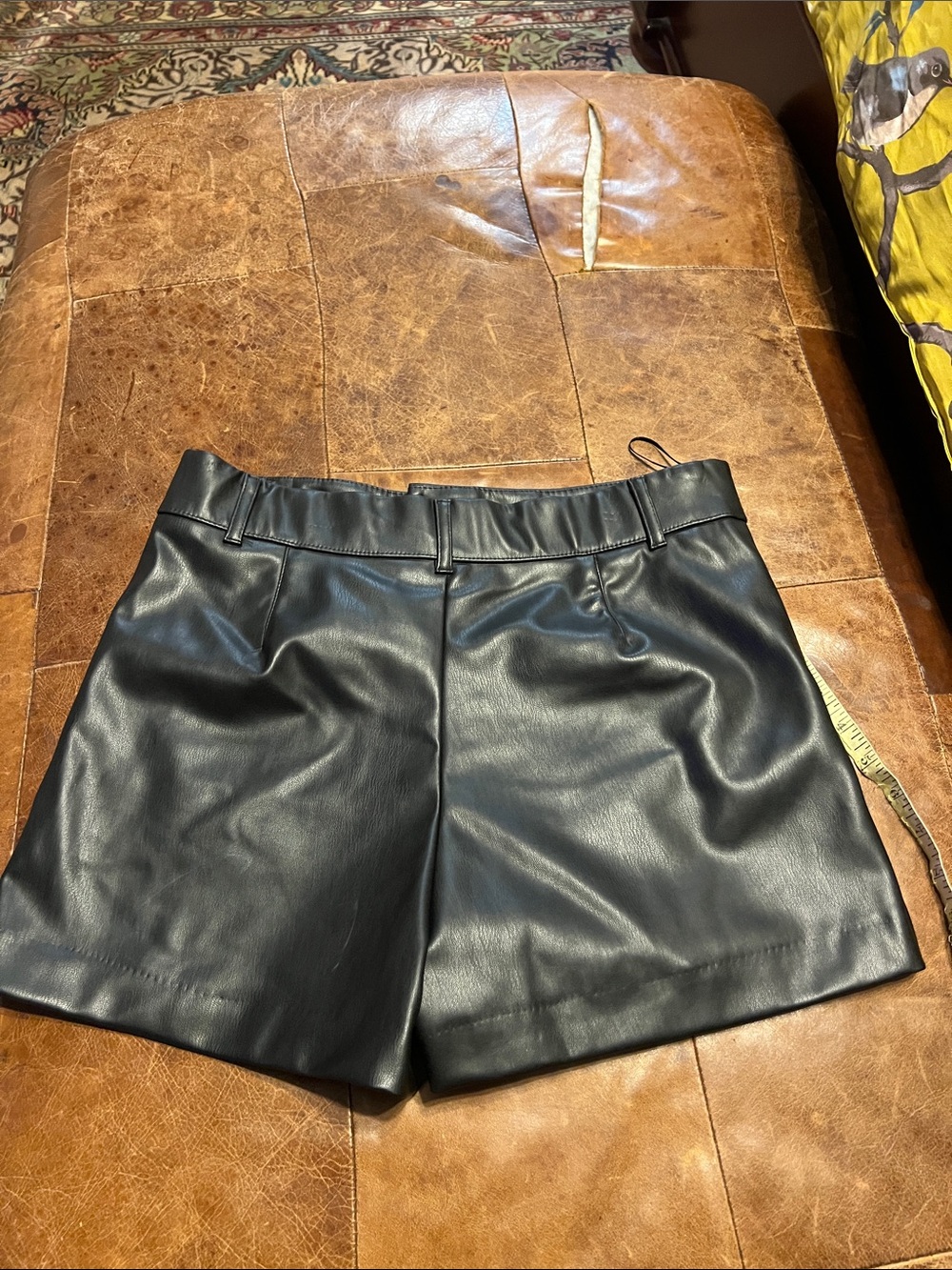 Zara faux leather high waisted shorts black with pockets - Picture 4 of 5